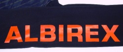 右腕にはALBIREXの文字をプリント!